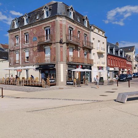 A côté de la mer Ault Exterior foto